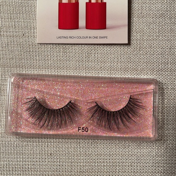 Makeup Sample Bundle - Picture 4 of 6